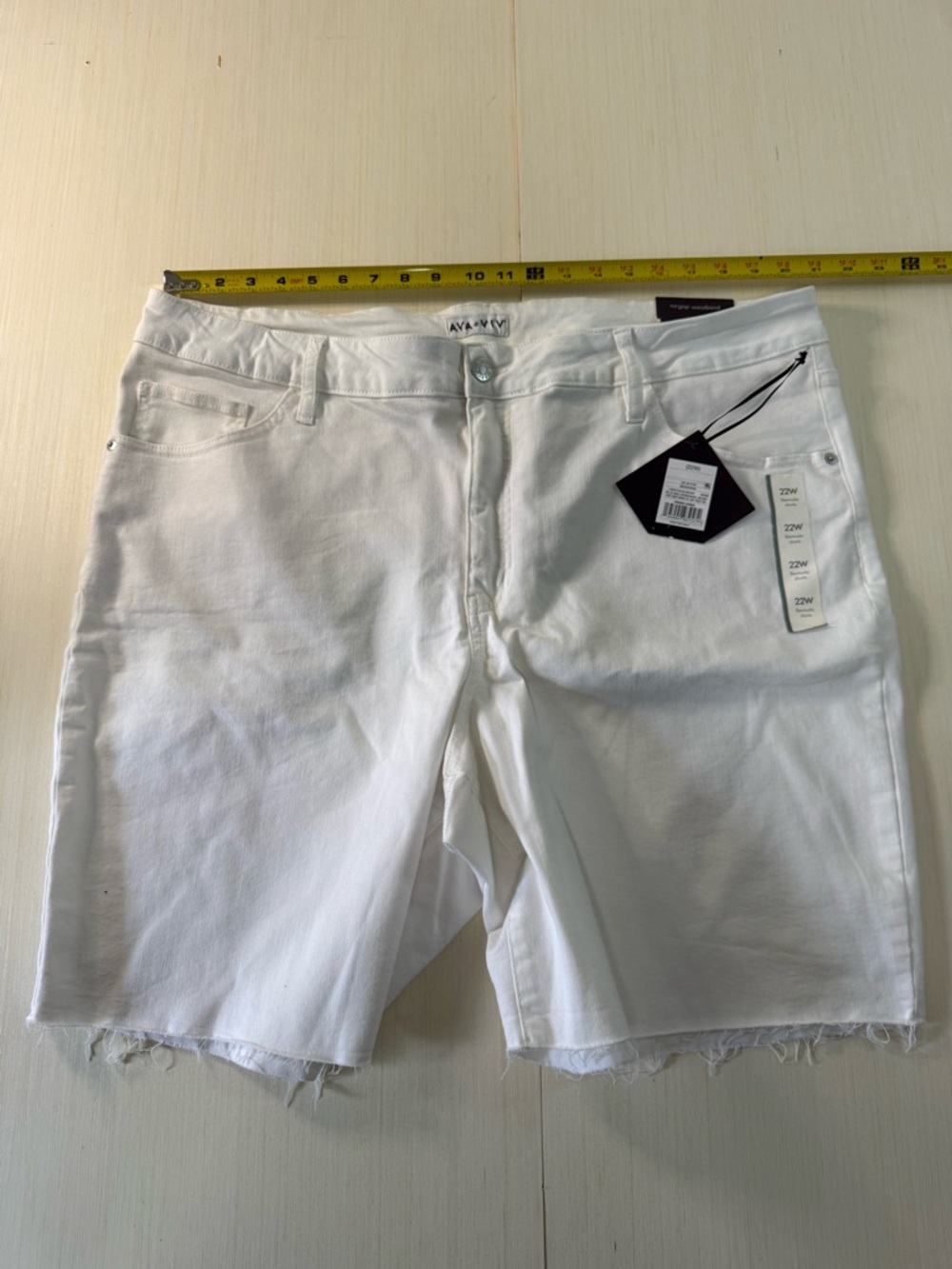 Ava & Viv White Men's Denim Shorts with Frayed Hem
